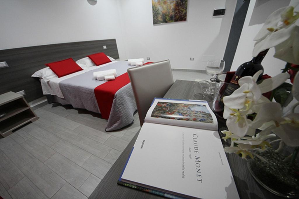 La Maison De Monet Bríndisi Habitación foto